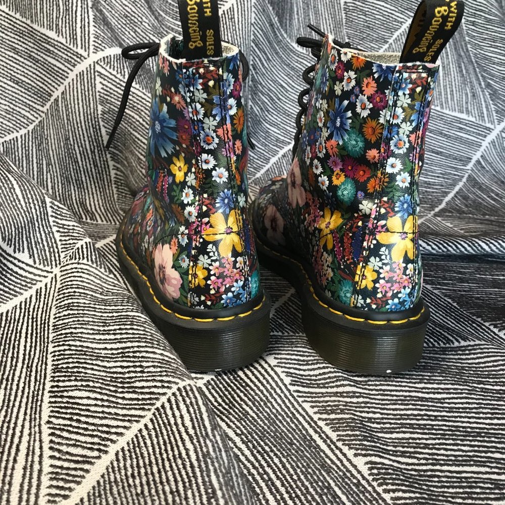 boots - Picture 10 of 10